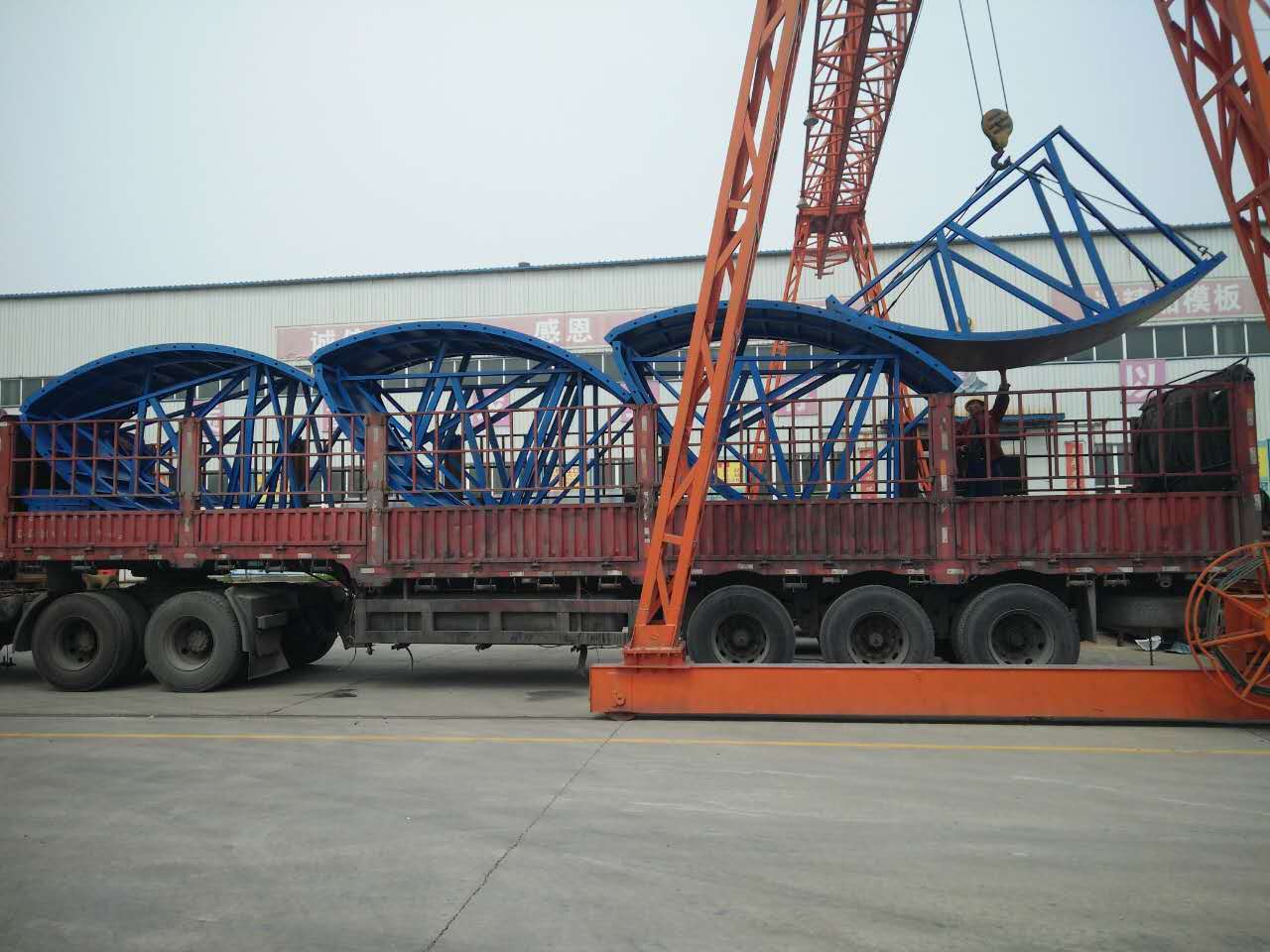 偉志鋼模板廠家發貨中