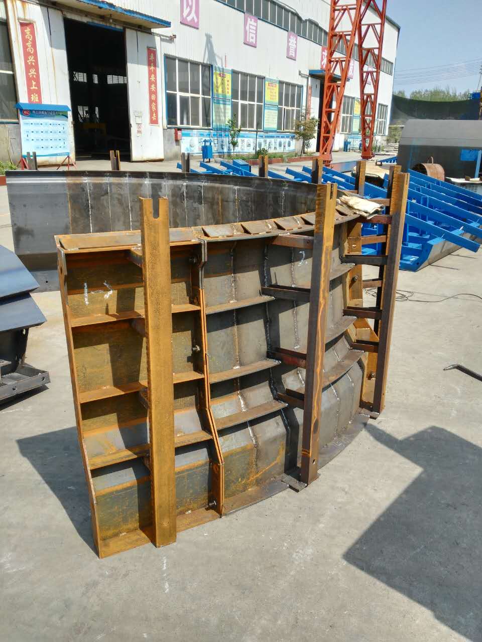 河南鋼模板廠(chǎng)家談價(jià)格決定產(chǎn)品的質(zhì)量