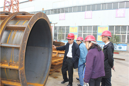 熱烈歡迎:三門峽公鐵大橋項(xiàng)目部到偉志鋼模板廠家參觀考察