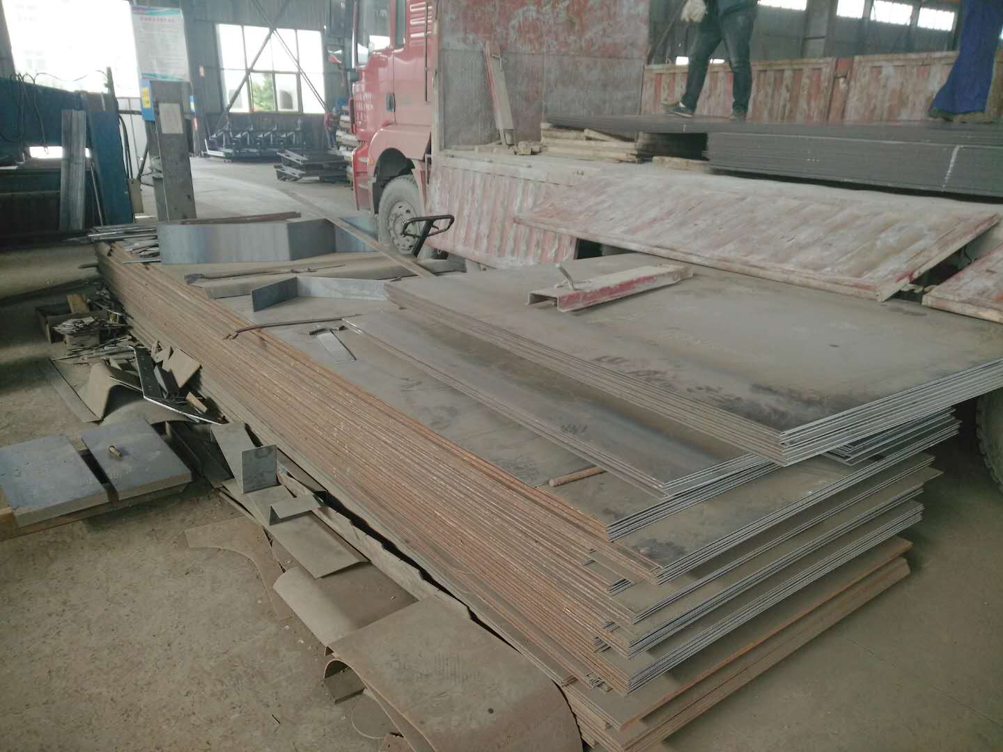 4月的偉志模板，購進原料加緊生產成主要任務