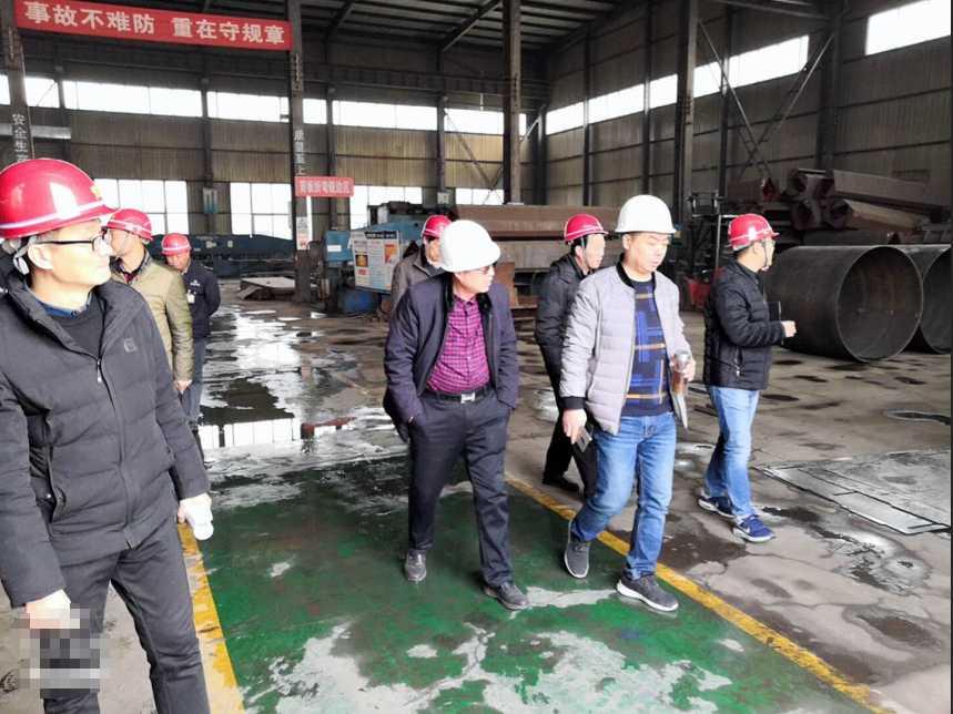 鞏義安檢部門到偉志模板抽查,董事長(zhǎng)來(lái)保軍陪同檢查