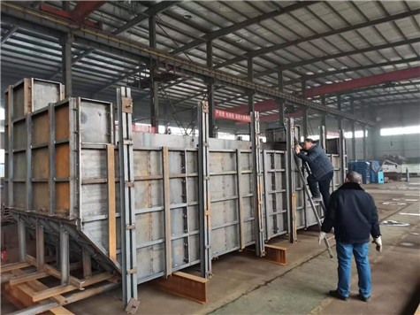 歡迎北京鑫旺路橋建設有限公司的領導到偉志模板驗收蓋梁