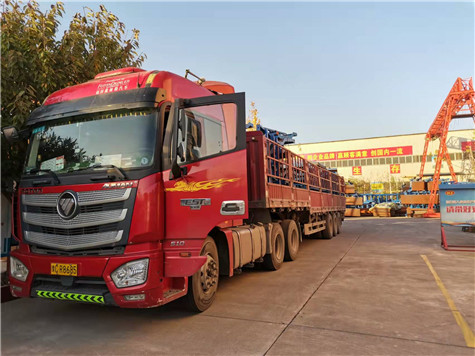 護欄鋼模板發(fā)往河南洛陽