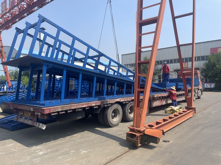 河南偉志鋼模板廠家發貨蓋梁鋼模板