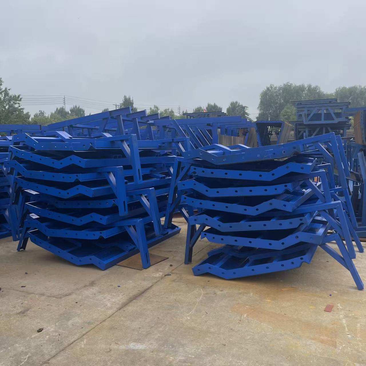 偉志護欄鋼模板:為每一條平安大道筑就堅實根基